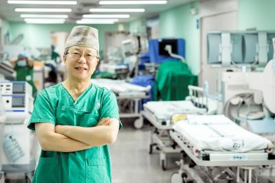 위암 치료의 가이드라인을 제시하다. 권성준 외과 교수, 위암 수술 집도 3,000례 돌파 