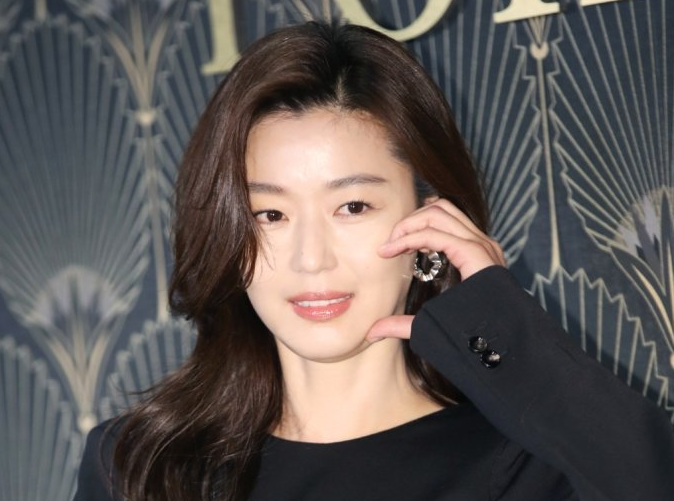 "전지현은 나잇살도 비껴가네"…'20대 몸매 그대로'가 대단한 이유